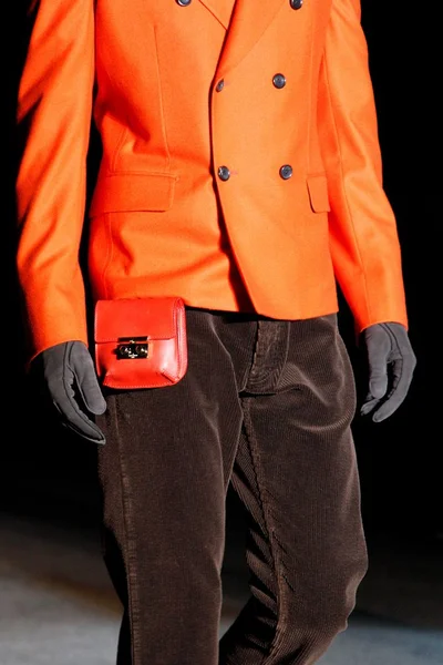 Look 60